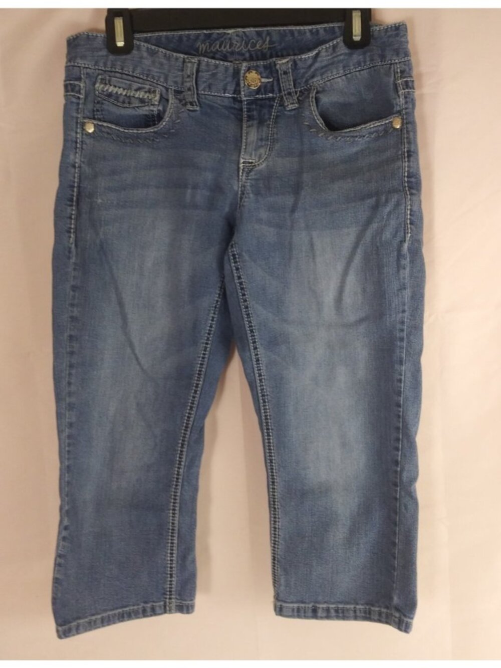 Maurices Women's Distressed Whiskered Embroidered Denim Capri Jeans Size 5/6